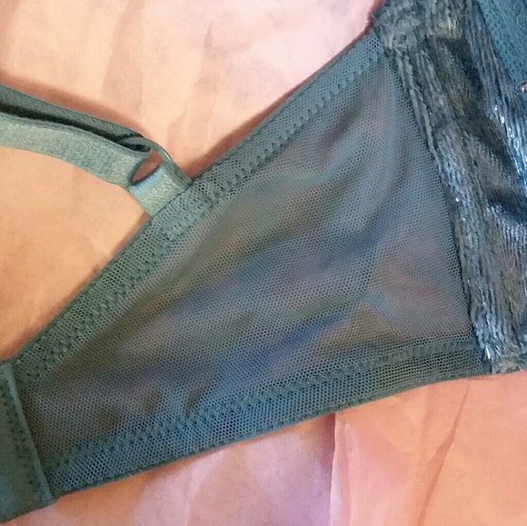 Beautiful NEW VS Very Sexy bra - Picture 5 of 8